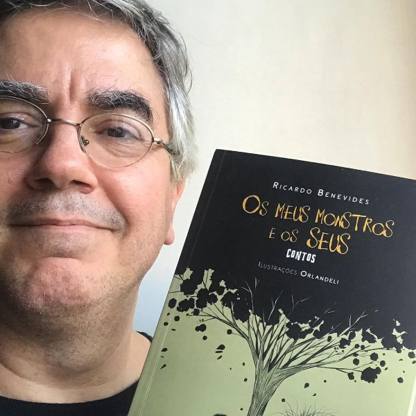 Descubra o fascinante universo juvenil de Ricardo Benevides, professor renomado da FACHA, que conquistou uma merecida vaga na semifinal do prestigiado Prêmio Jabuti com seu livro ''Os Meus Monstros e os Seus''. Com quatro contos entrelaçados, Benevides explora as nuances sombrias da personalidade adolescente, revelando as angústias cotidianas inspiradas em icônicos monstros como Conde Drácula e Frankenstein. Nesta narrativa envolvente, o autor traça um paralelo inovador entre a monstruosidade real e imaginária. Com 13 obras dedicadas à literatura juvenil, Ricardo Benevides se destaca como finalista, competindo ao lado de nomes consagrados como Walcyr Carrasco, Thalita Rebouças e Léo Cunha. O professor de Relações Públicas da FACHA expressa sua satisfação ao afirmar que estar na lista de semifinalistas já é uma conquista notável. Parabenizamos Ricardo Benevides por seu talento e dedicação, orgulhosos de tê-lo como educador inspirador para nossos estudantes!